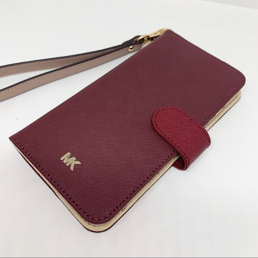 LIKE NEW Michael Kors iPhone 7/8 + Case/Wristlet